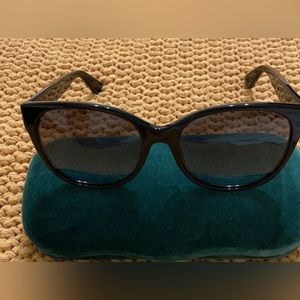 Gucci sun glasses 56 mm